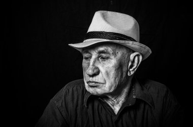 Yaşlı adam portresi