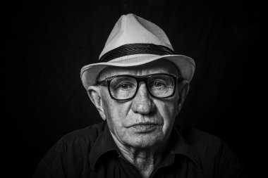 Yaşlı adam portresi