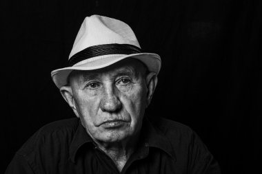 Yaşlı adam portresi