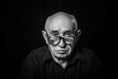 Yaşlı adam portresi