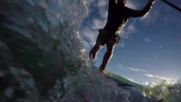 Stand Κουπί Του Σκάφους Surfing Νωρίς Πρωί Στην Παραλία Waihi — Αρχείο Βίντεο