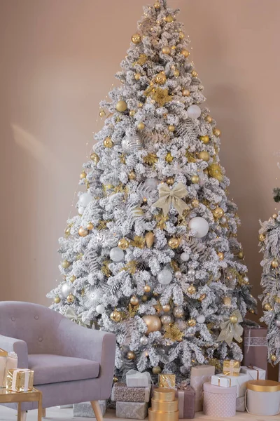 Romantic Christmas Tree Ideas- Jeweled Interiors ⋆ Jeweled Interiors