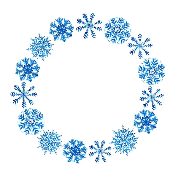 Zimowy wieniec z niebieskimi płatkami śniegu akwarelowego na białym tle. Krąg. — Zdjęcie stockowe