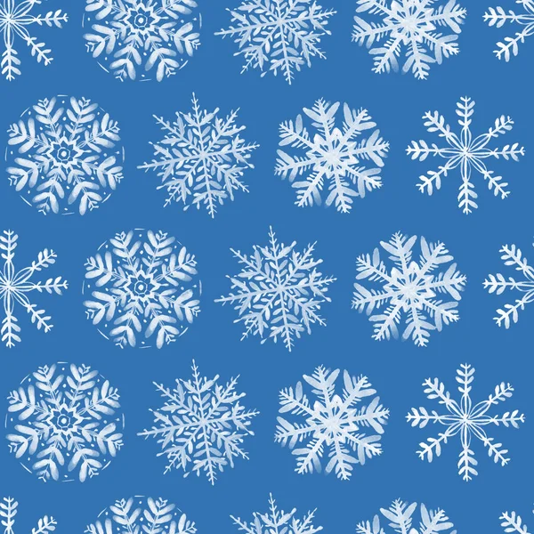 Modèle sans couture avec des flocons de neige aquarelle argent sur fond bleu. Illustration d'hiver peinte à la main. — Photo