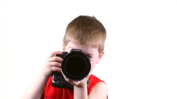 小男孩与一台照相机 — 图库视频影像