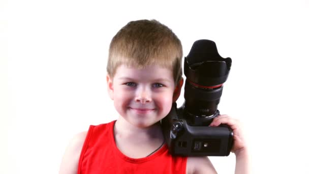 Mały chłopiec z kamerą — Wideo stockowe