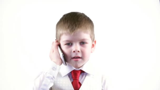Το αγόρι μιλάει στο τηλέφωνο. — Αρχείο Βίντεο