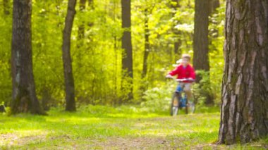 Anne ve çocuk Bisiklet