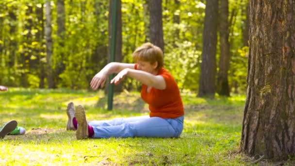 Mamma e figlio fare ginnastica — Video Stock