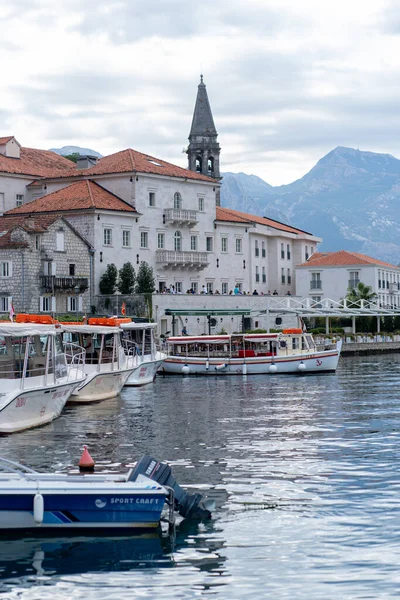 Perast é uma cidade antiga em Montenegro — Fotografia de Stock