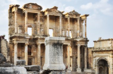 celsus, Efes Kütüphanesi