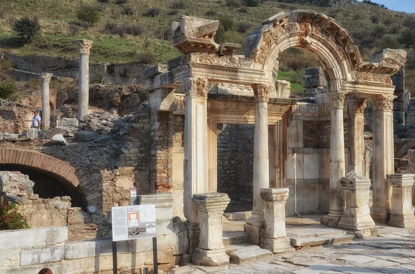 hadrian Tapınağı, Efes