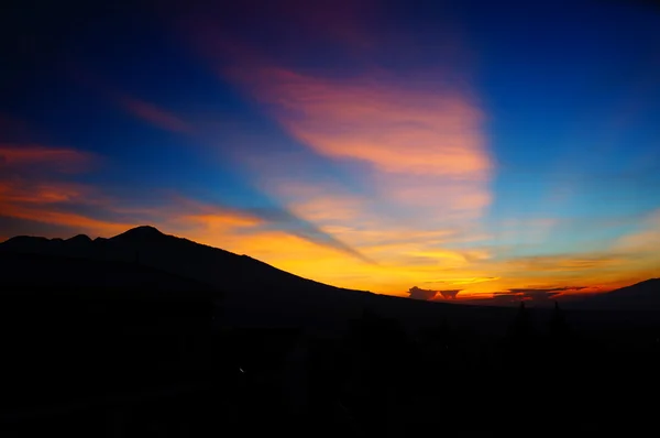 Sunrise behind the hill — Stock Photo, Image