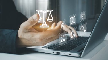 İnternet üzerinden hukuki danışmanlık, iş hukuku konsepti, şirket için çalışan katman veya noter.