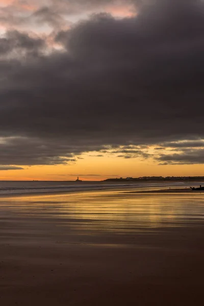 Sunrise Start Day Blyth Beach Northumberland Mary Lighthouse Distance — Foto Stock