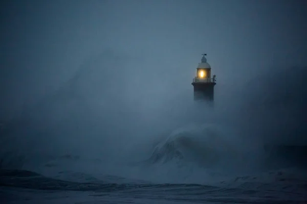 Gale Force Winds Storm Arwen Cause Giant Waves Batter Lighthouse — Zdjęcie stockowe