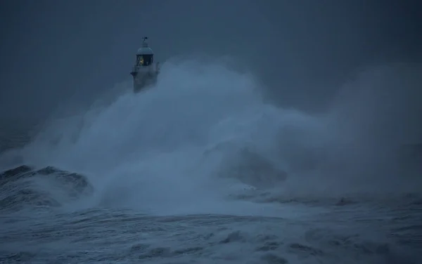 Gale Force Winds Storm Arwen Cause Giant Waves Batter Lighthouse — стоковое фото