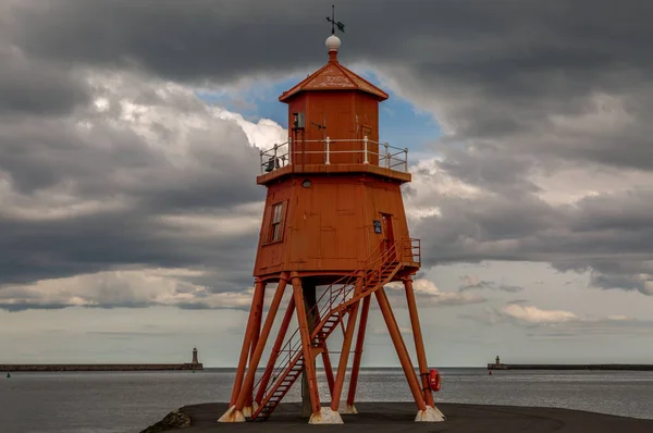 Old Red Wooden Herd Groyne Lighthouse South Shields Stands Out — Foto Stock