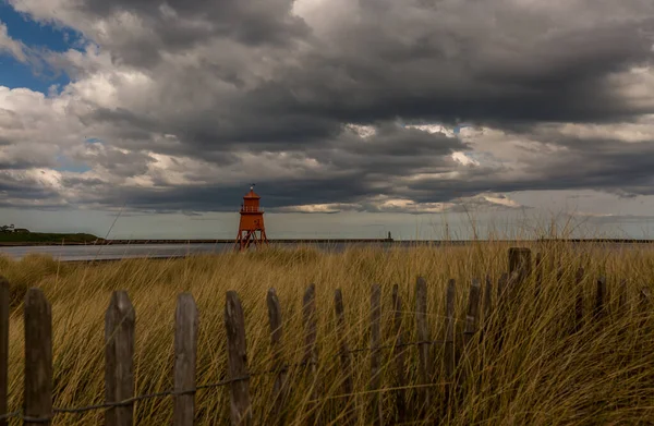 Old Red Wooden Herd Groyne Lighthouse South Shields Stands Out — Foto Stock