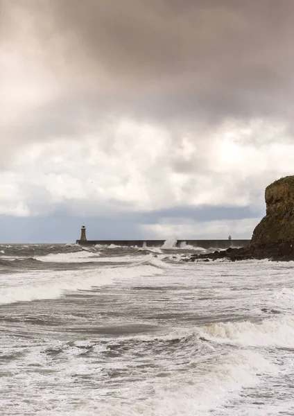 Looking King Edwards Bay Rough Seas Cloudy Day Tynemouth England — ストック写真