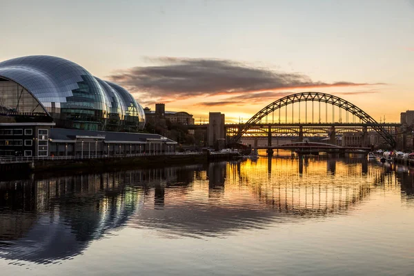 Tyne Bridge Sunset Reflecting Almost Still River Tyne Newcastle England — Stockfoto