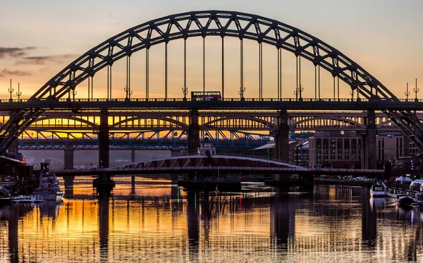 Tyne Bridge Sunset Reflecting Almost Still River Tyne Newcastle England — Foto Stock