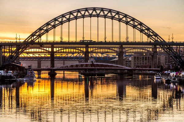 Tyne Bridge Sunset Reflecting Almost Still River Tyne Newcastle England — 스톡 사진