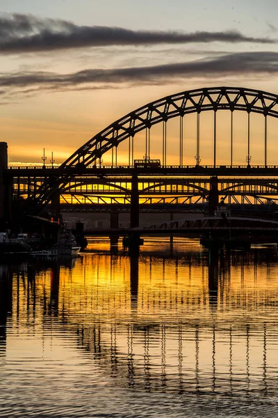 Tyne Bridge Sunset Reflecting Almost Still River Tyne Newcastle England — Stockfoto