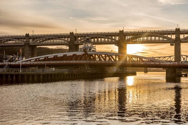Tyne Bridge Sunset Reflecting Almost Still River Tyne Newcastle England — Stok fotoğraf