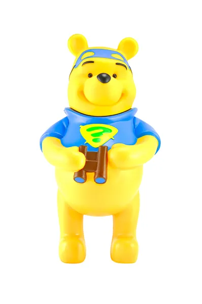 Winnie Puuh hält ein Fernglas in der Hand. — Stockfoto