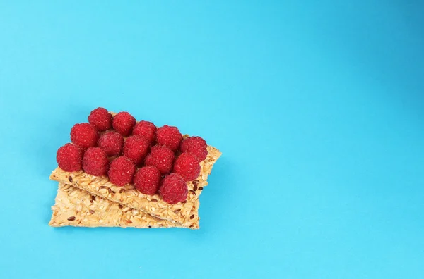 Delicious toast with raspberries on table close-up , health food — Stock Photo, Image