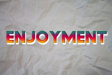 Renkli arkaplanda Yırtık, Buruşuk Beyaz Kağıt ile keyif metni.