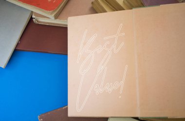 Klasik, doğal desenli, antika kağıt tasarımlı, açık kitaptaki en iyi değer..