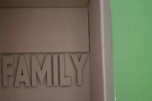 Karton Kutulu Aile Sözü Kahverengi Katlanmış Kart Kutusu — Stok fotoğraf