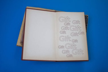 Klasik, doğal desenli, eski antika kağıt tasarımlı bir hediye..