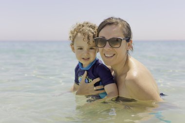 Anne ve oğul su