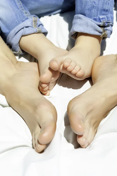 Anne ve oğlu feet — Stok fotoğraf