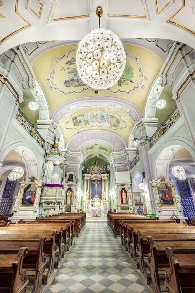 Europeiska kyrka interiör — Stockfoto