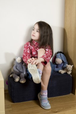 Portre gülümseyen sevimli kız