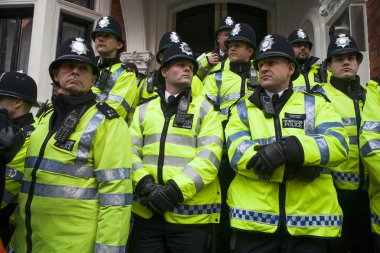 Londra'da Protestocular Mart Dünya çapında hükümet yolsuzlukla