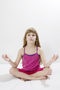 Yoga yapan kız.