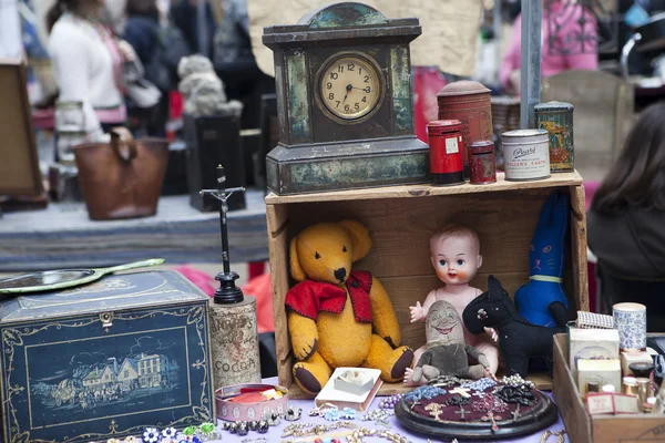 Accessoires à vendre sur le stand du marché de rue — Photo