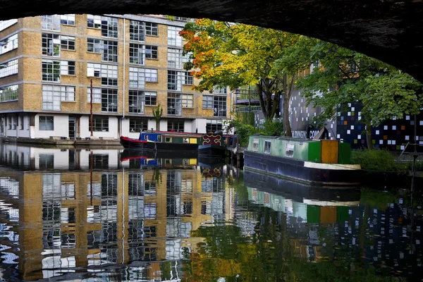 Aanlegsteiger in regent kanaal — Stockfoto