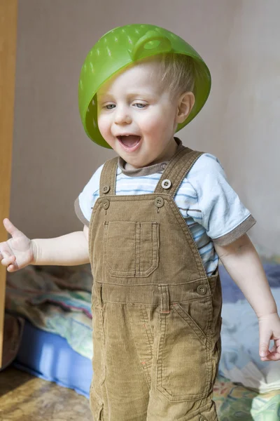 Boy with pot on head — Stock Photo, Image