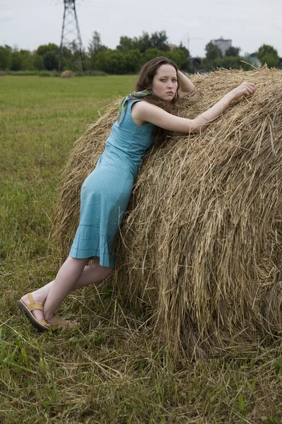 Girl in the grass — Stock Photo, Image