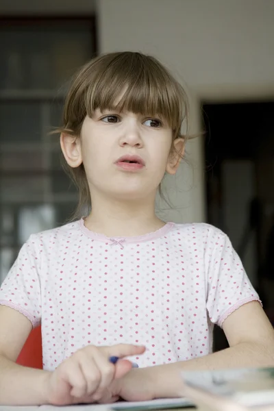 Menina fazer lição de casa . — Fotografia de Stock