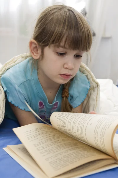 Little girl is reading book — Stock Photo, Image
