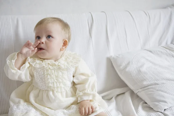 Pequeno bebê bonito — Fotografia de Stock