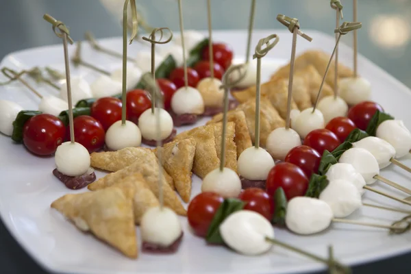 Frische Tomaten mit Mozzarella — Stockfoto