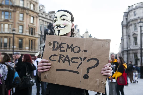 Londra'da Protestocular Mart Dünya çapında hükümet yolsuzlukla